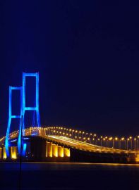 Jembatan Suramadu