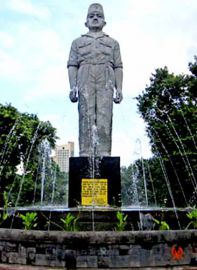 Monumen Gubernur Suryo