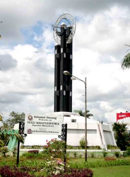 Tugu Katulistiwa
