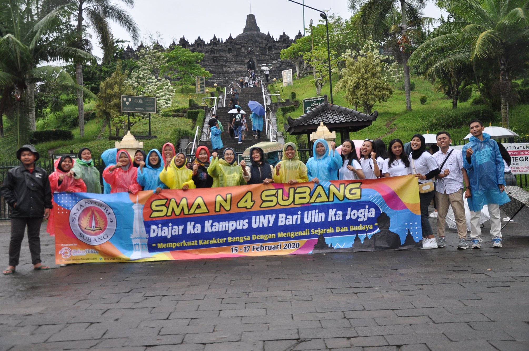 Travel Purwakarta Pinkan Holiday's banner